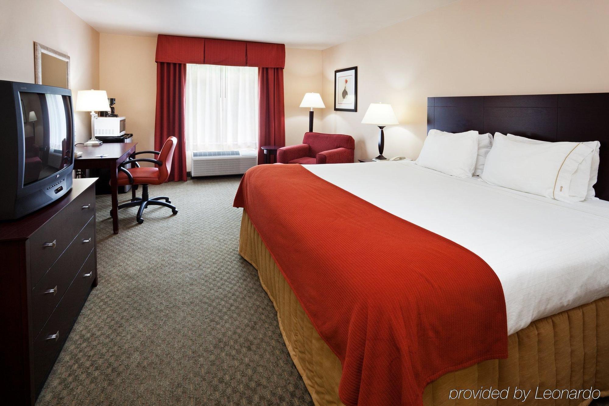 Express By Ihg Hotel 2*