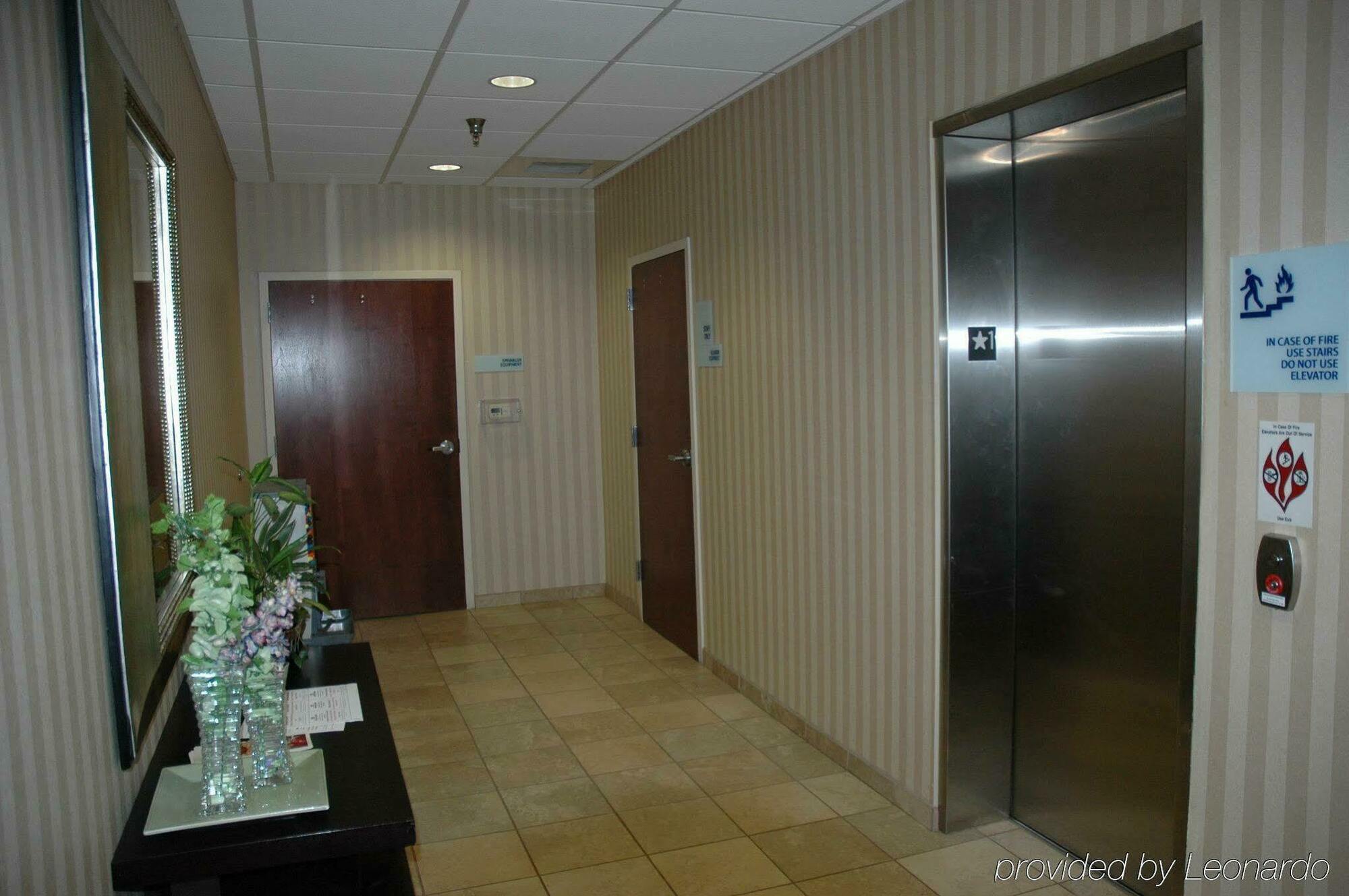 Express By Ihg Hotel 2*